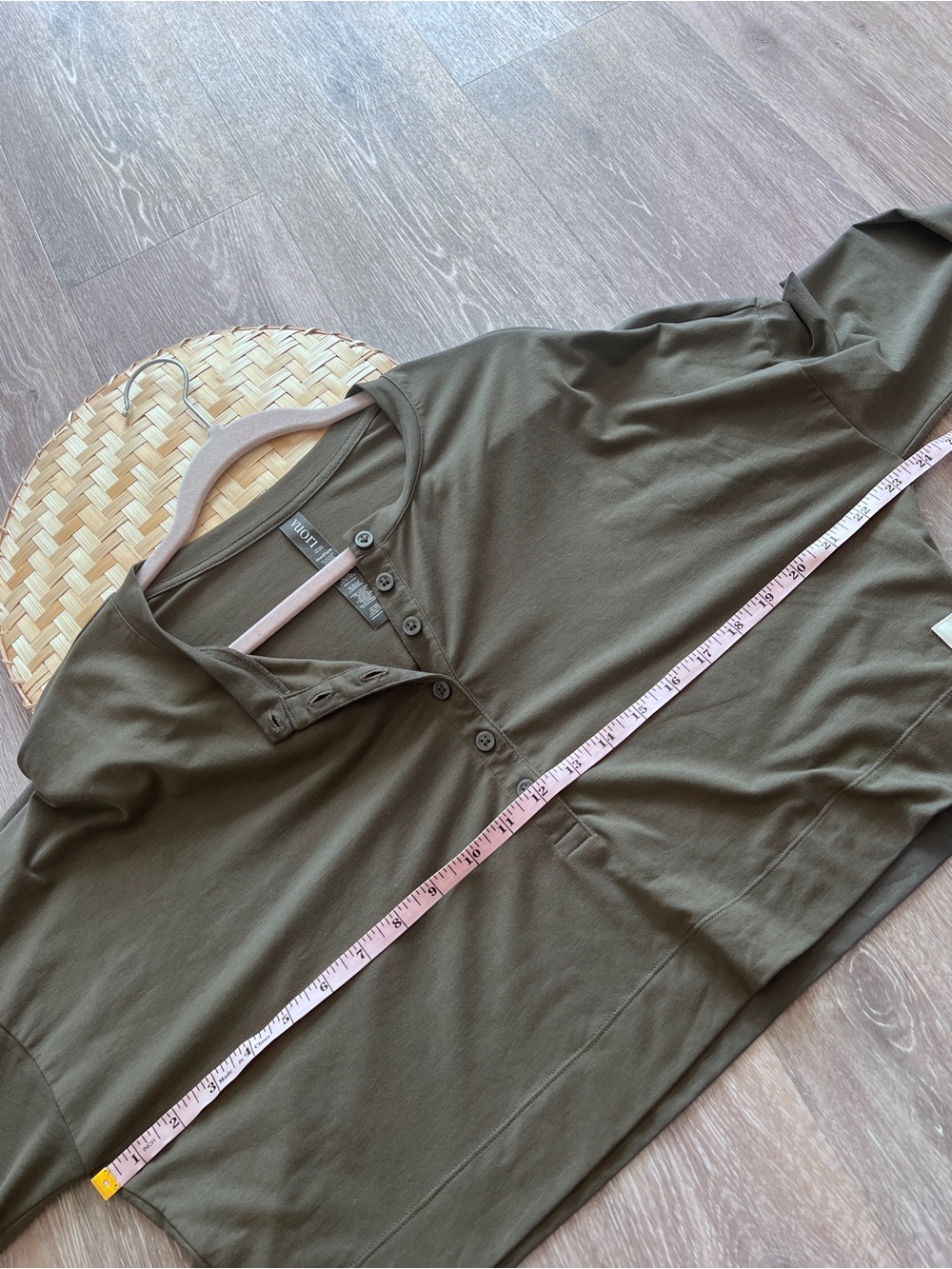 Vuori Avalon Henley - Picture 6 of 7